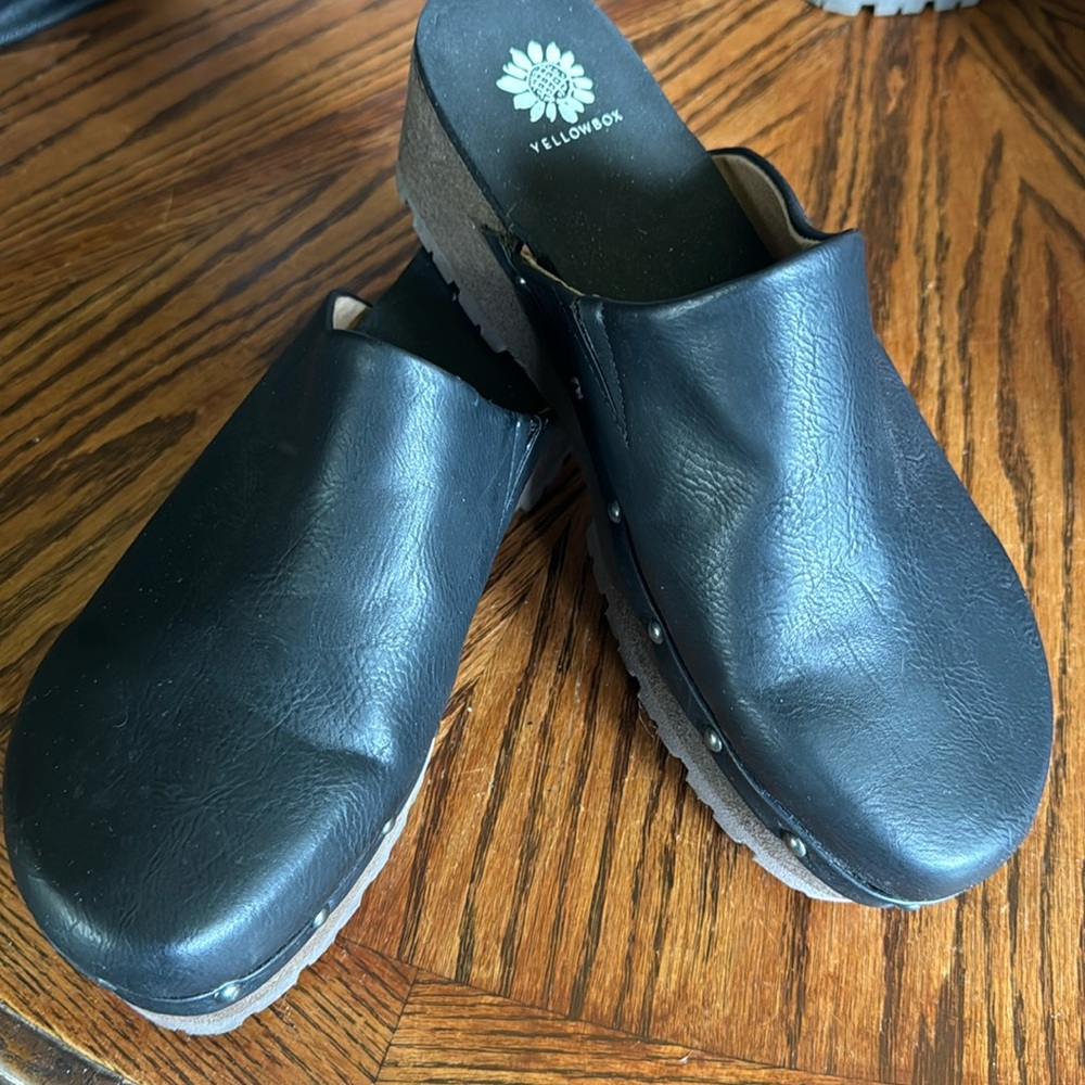 BRAND NEW YELLOW BOX BLACK CLOGS
